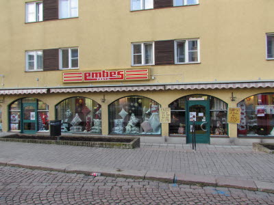 Embes, Tygaffär vid Norrtullsgatan, under Stadshotellet