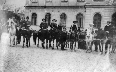 Framför Stadshotellet, Vimmerby         Okänd