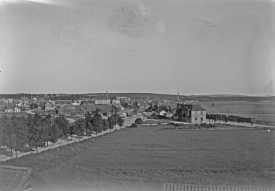 Järnvägsallén
Järnvägsstationen 

Järnvägsområdet 1900-1910. Hallbergs nya fabrik byggd 1902, i bakgrunden. T.E: