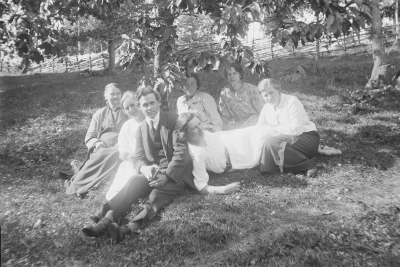 Hällebacka 

Många av bilderna i mappen Hällebacka kan lika gärna vara tagna kring Lidhem Locknevi.