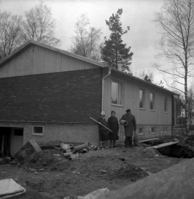 Henry Halén rektor på folkhögskolan
Bostaden på Jägaregatan 14 Konvaljen 9

Dok.110615/KG