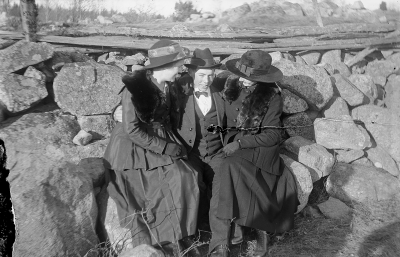 Ingeborg Hallberg, gift Nilsson, Zante Hansson, Ingrid Hansson.