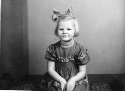 Maja, finsk flicka hos, skomakare Karlsson.