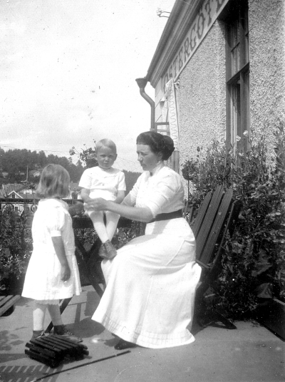 "Maddi o Henrik o vår mamma"   Nordströms