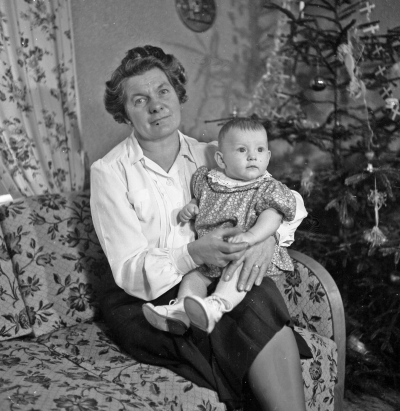 Gösta Linds familj
Från vänster: Rut Lind och ?

Dok.111101/KG