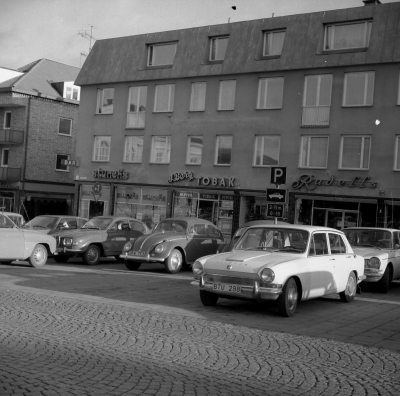 Torget
- Stuneks, Bergs Tobak, Rudells -

Dok.110404/KG