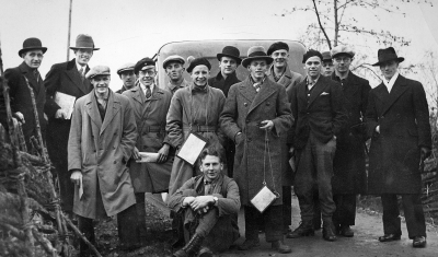 1. Erik Lindgren, brevbärare  2. Axel Lilja, kontorist  3. Tage Andersson, snickare  4. Hultenheim, bagare  5. Karl-Erik Larsson  6. Erik Lundeheim, lantbrukare  7. Sten Karlberg  8. Harry Fransson, skomakare  9. Valter Wideen, rörmokare  11. John Eriksson, snickare  12. Sven Isberg död  13. Tore Isberg, disponent  14. Blom, affärsbiträde  15. John Vogel, urmakare.   