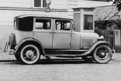 A - Ford 1928.  