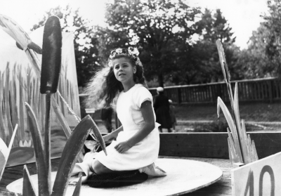 Barnens dag firande
- Tummelisa -

Dok.100525/KG