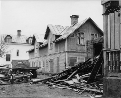 "Lovas" hus rives Sevedegatan 28 Fru Lisa Johansson bygger nytt hus efter Sevedegatan. T.E