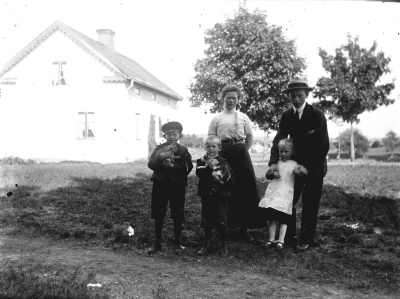 Olivia Nordén f Lindberg,m
Knut Lindberg,
Barn Einar Nordén, Olle Nordén, Vivan Brännlund f Nordén
Fågelhem Trekanten Vimmerby   U.F.