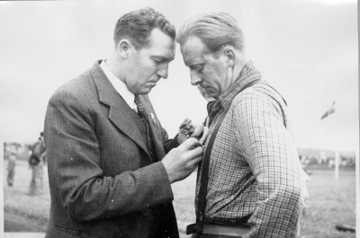 Dackekaptenen Einar Engborg, Målilla och Enar Carlsson Vimmerby

Invigningen av speedwaybanan 16/10 1949
Dok.20100415/KG