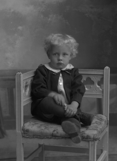 Edvin Larsson (gosse)
Björksnäs 
Lindstorp



Dok.080515/RS