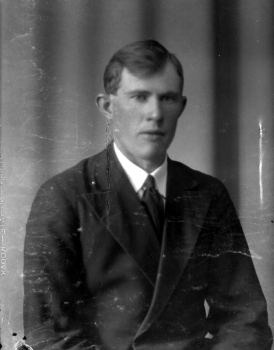 Hugo Larsson
Västra Grinderum.



Dok.080407/RS