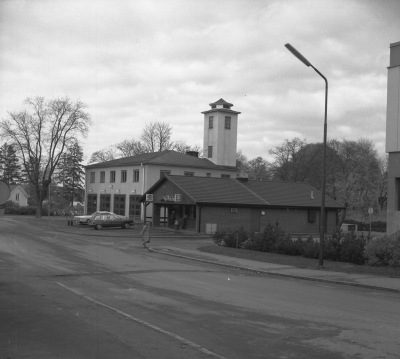 Rönnbärsgatan

Dok.110512/KG

Rönnbärsgatan 1981 Nya City-köket Brandstation står nu tomt och kåren har flyttat till nya stationen vid Industriområdet. T.E.