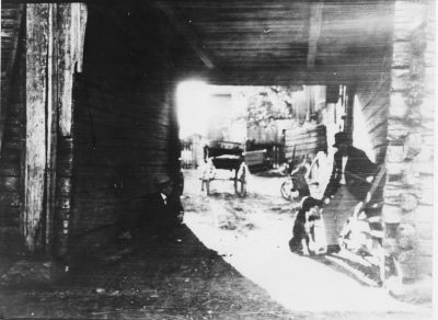 Hamra by 1) Från vänster David Vesterberg Skräddare Åkebo 2) Från vänster Gustaf Nilsson Hamra Lantbrukare     