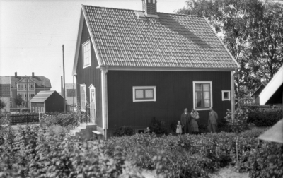 Ivar Sandbergs villa.
 jmfr vklba5066-5069. Två olika villor som ser likadana ut.



Dok.070711/RS