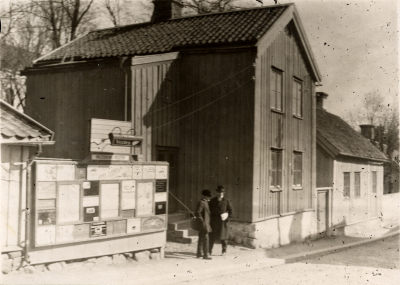 Skräddare Ahlstrands, Wettermarks bodde där till 1906.
Storgatan, husen revs när kyrkterrasdsen byggdes