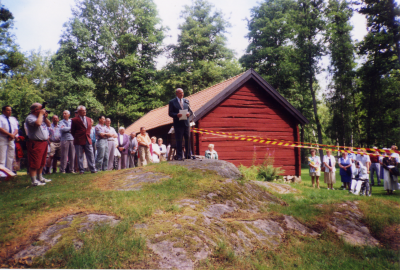 Invigning av smedjan i Brunnsparken Södra Vi hembygdsdagen 4 augusti 1996
Bengt Johansson håller tal