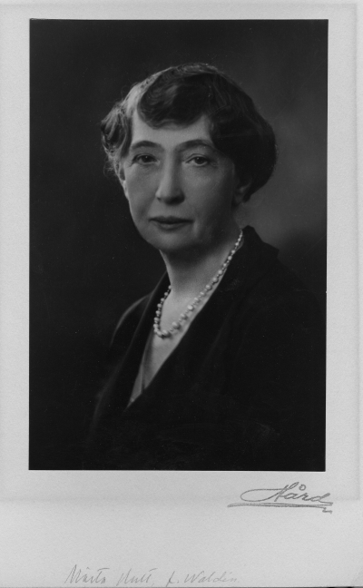 Märta Hult f. Waldén.