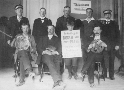 Stående från vänster: Hjalmar Karlsson, Erik Kilström, Johan Adolfsson, Thedor Gustavsson, farfar Emil Andersson
Sittande från vänster: Ivar Vettermark, morfar Otto Elg, ?, Gustav Adolfson

Uppgiftslämnare Yngve Andersson