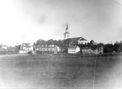 Storgatan med Karlbergs garveri vilket revs på 1920-talet. På den tomten byggde Skogvaktare Svensson sitt hus bredvid Nationalorderhuset.   T.E.