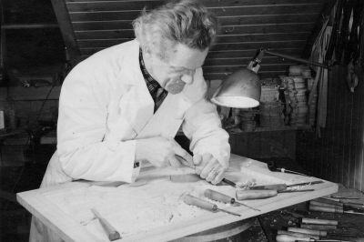 Folke Haller, träskulptör Ståhls Vimmerby.   