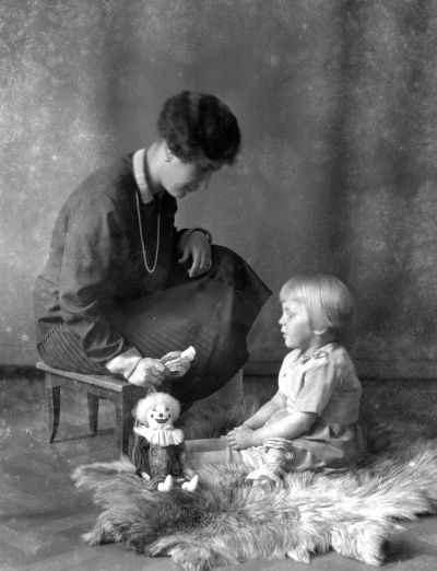 Familjen Höglund
Skandinaviska Banken


Dok.080612/RS