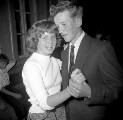 Skoldans i Realskolans aula
Eivor Eriksson Näs och Jan - Axel Svensson Fågelhem

Dok.110523/KG