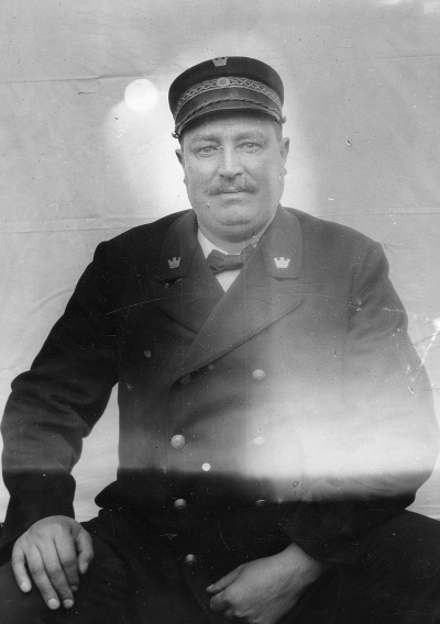Överkonstapel  Anton Halldén, född 1881 död 1953