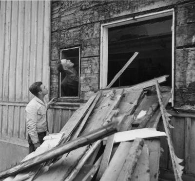 Storgatan 9
Enl. karta från 1710 är detta västra tullbordsstugan. Här bodde tullnären Nortman. Obs! exp.luckan på gaveln i den så kallade Ingebogården.   T.E.