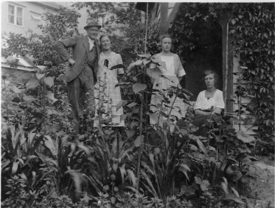 Familjen Lindblom	
Einar, Nanna och Gerda