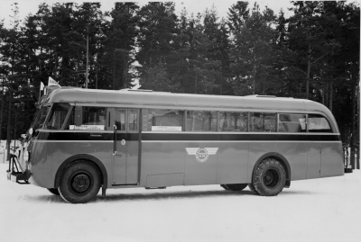 Edvin Gustavssons buss,  Vimmerby - Lönneberga  Kördes av Sigurd Svensson Vimmerby, sedan Silverdalen. 
