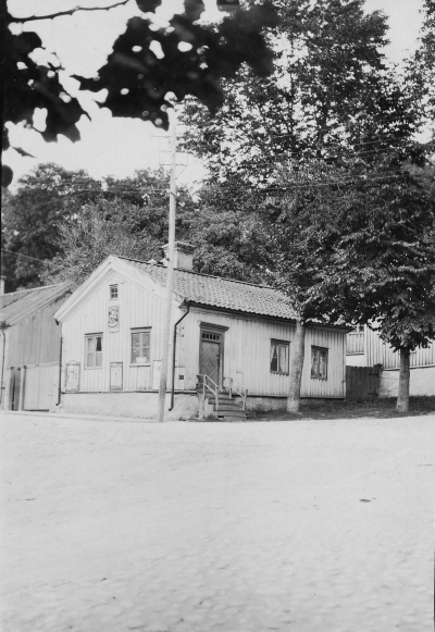 Östra Tullstugan Flyttad till Gästgivarehagen 1928. Östra Tullstugan flyttades till Gästgivarehagen 1927??