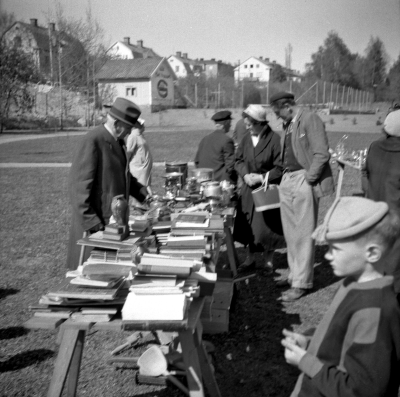 Loppmarknad
Källängsparken 

Dok.110128/KG