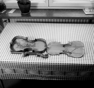 Ernst Bruce fiolbyggare

Dok.110520/KG