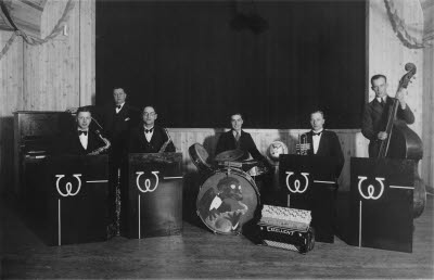 Wimers Wimmers orkester Vimmerby folkets Park 1937
Sten Karlberg, Kurt Törnberg, Åke Engquist, Eric Holm, Helge Norman,
Helge Blom
