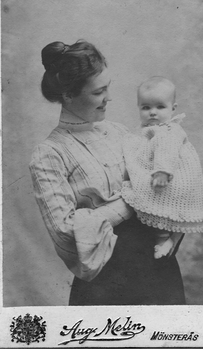 Anna Hässler född Angelin med  Margrith ? 