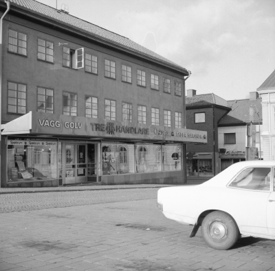 Torget
- Tre Handlare -

Dok.110404/KG