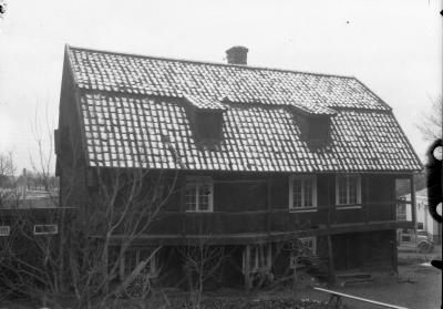 Axel Fagerholms garveri i Wimmerby 1926, Västra Tullen. Garvare Österman sista ägare 1850- 1925. Flyttades till Skansen och invigdes 1934. 



Dok.070711/RS