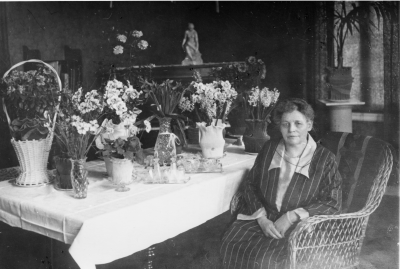 Fru Dahl gift med August Dahl Konstnär.    