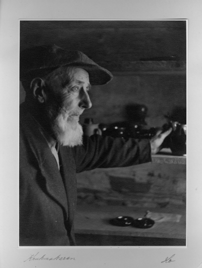 Inne i krukmakarens försäljningsbod. Forsberg i Vimmerby. 