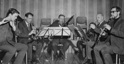 Från  vänster  1. Arne Hjertberg musiklärare, 2. Karl-Erik Malmberg tandläkare  3. Birger Nielsen musiklärare ( sedan Hultsfred)  4. Ernst Rundgren musikfanjunkare  
5. Lennart Cederholm musiklärare   