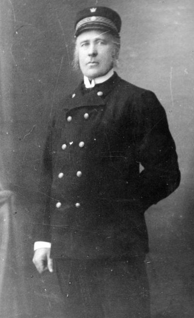 Frans Oscar Palm
född 1856 - 12 - 11 död 1935 - 11 - 13
