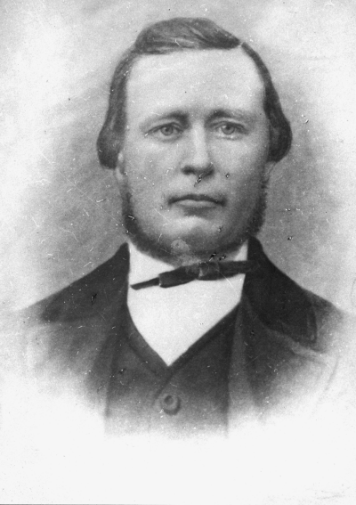 Krukmakare Karl Forsberg var verksam i Vimmerby 1864- 1890. Staden byggde krukmakeriet 1864 för tillverkning av kakelungnar och lergods, och Karl Forsberg flyttade in i huset. Han dog ung i lunginflammation och efterträddes av sin son Gustav, denne sedan av sonen Erik, som dog 1972. Nu är hela byggnaden museum.