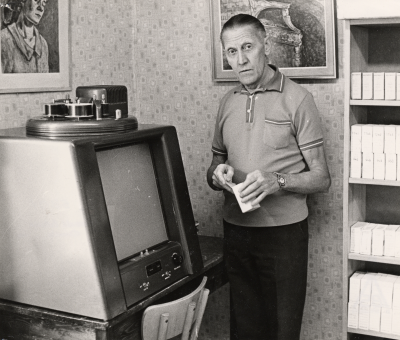 Thorvald Eriksson 1970 i gamla bibliotekets kontorsrum. T.E.