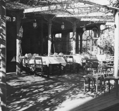 Hotellträdgården.   T.E.