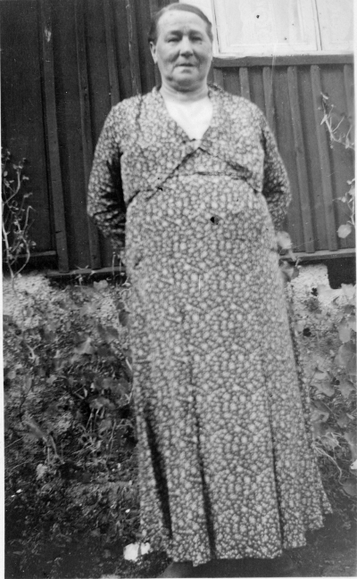 Sannolikt Charlotta Mathilda Isaksson, född 1870 Vimmerby  gift med skomakare Martin Fjellander i Fredensborg Vimmerby stad.  