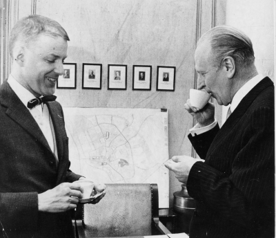 Stig Alemyr och landshövding  Vesterlind Kalmar.     