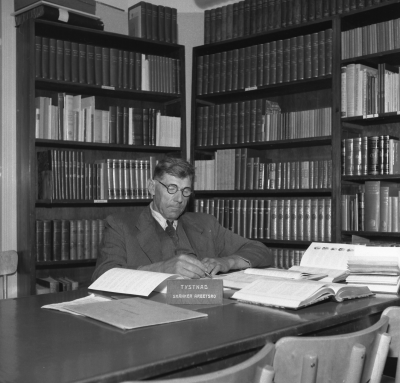 Leonard Karlsson Södra Vi i läsrummet på stadsbiblioteket

Dok.110511/KG